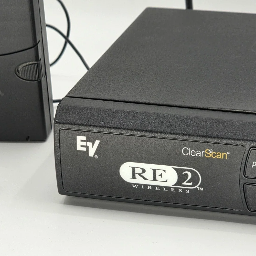 Electro-Voice RE-2 Wireless System Receiver With Clip Microphone Acessories Case